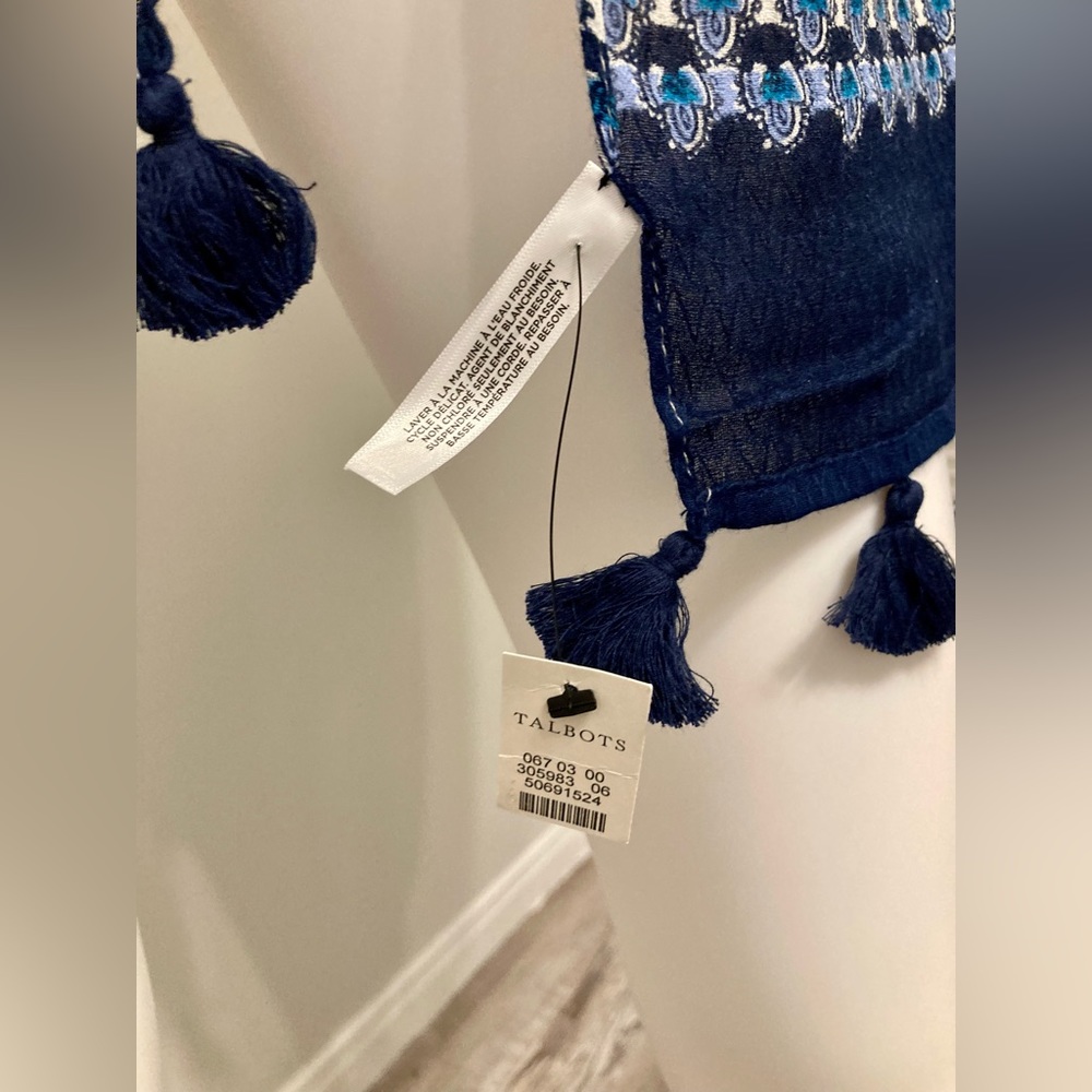 New Talbots An elegant women's scarf with tassels. In a gift box. - Picture 8 of 8